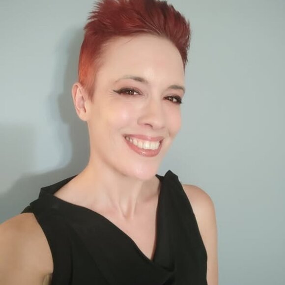 Christina is going LIVE! - Picture 4 of 5